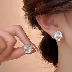 Elegant Floral Earrings